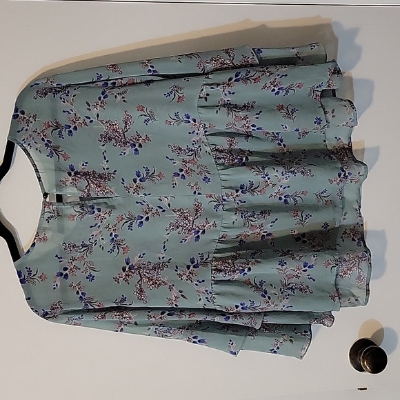 Arizona Jean Company Green Bell Sleeve Sheer Floral Blouse - Picture 5 of 8